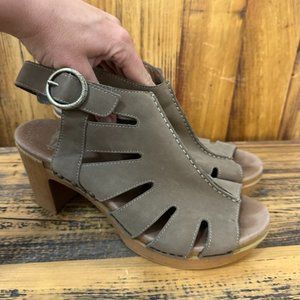 Dansko Demetra Sandal Taupe Size 40
